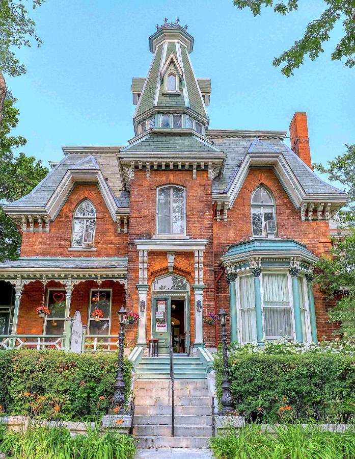 Hochelaga Inn Кингстън Екстериор снимка