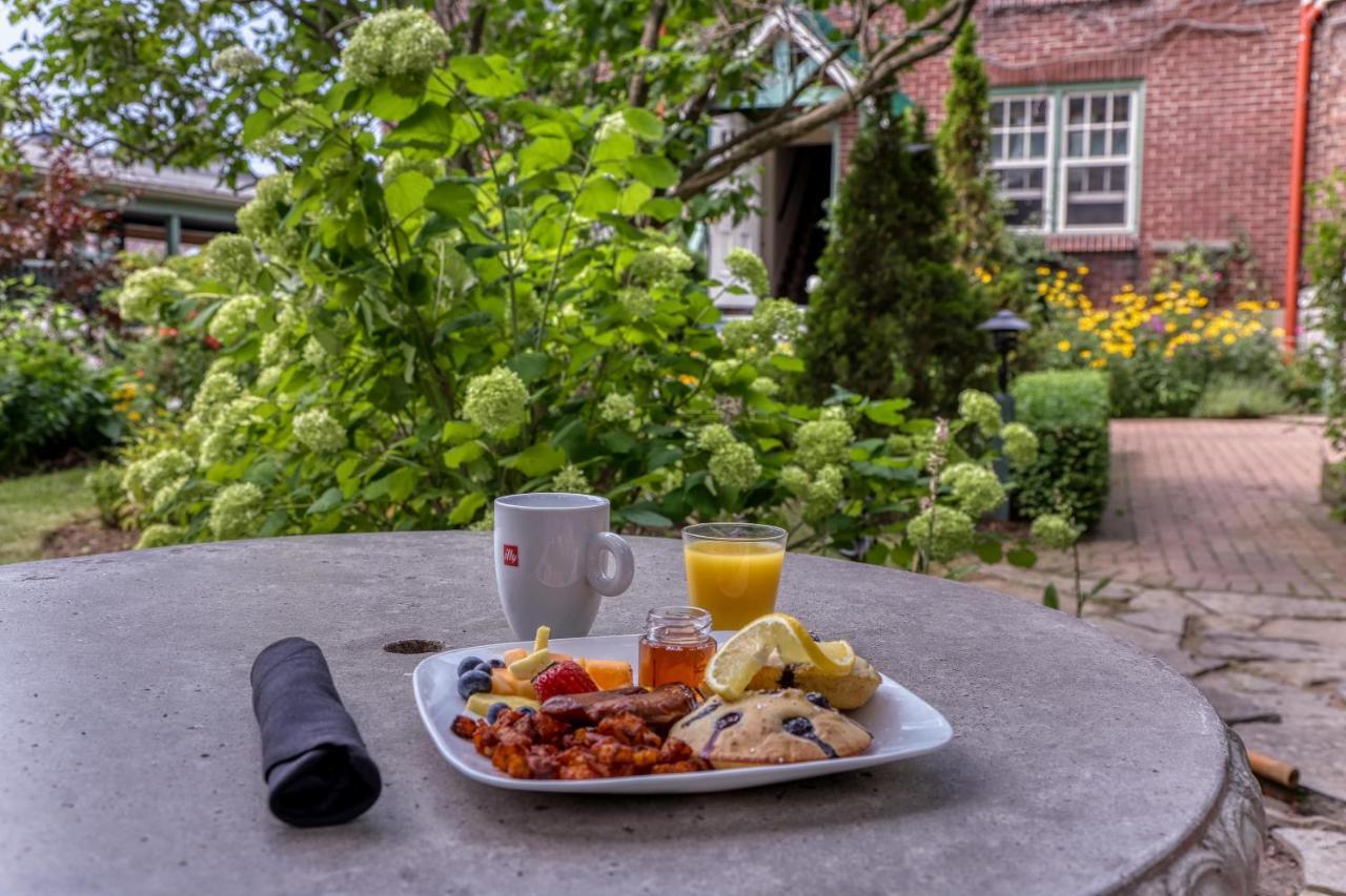 Hochelaga Inn Кингстън Екстериор снимка