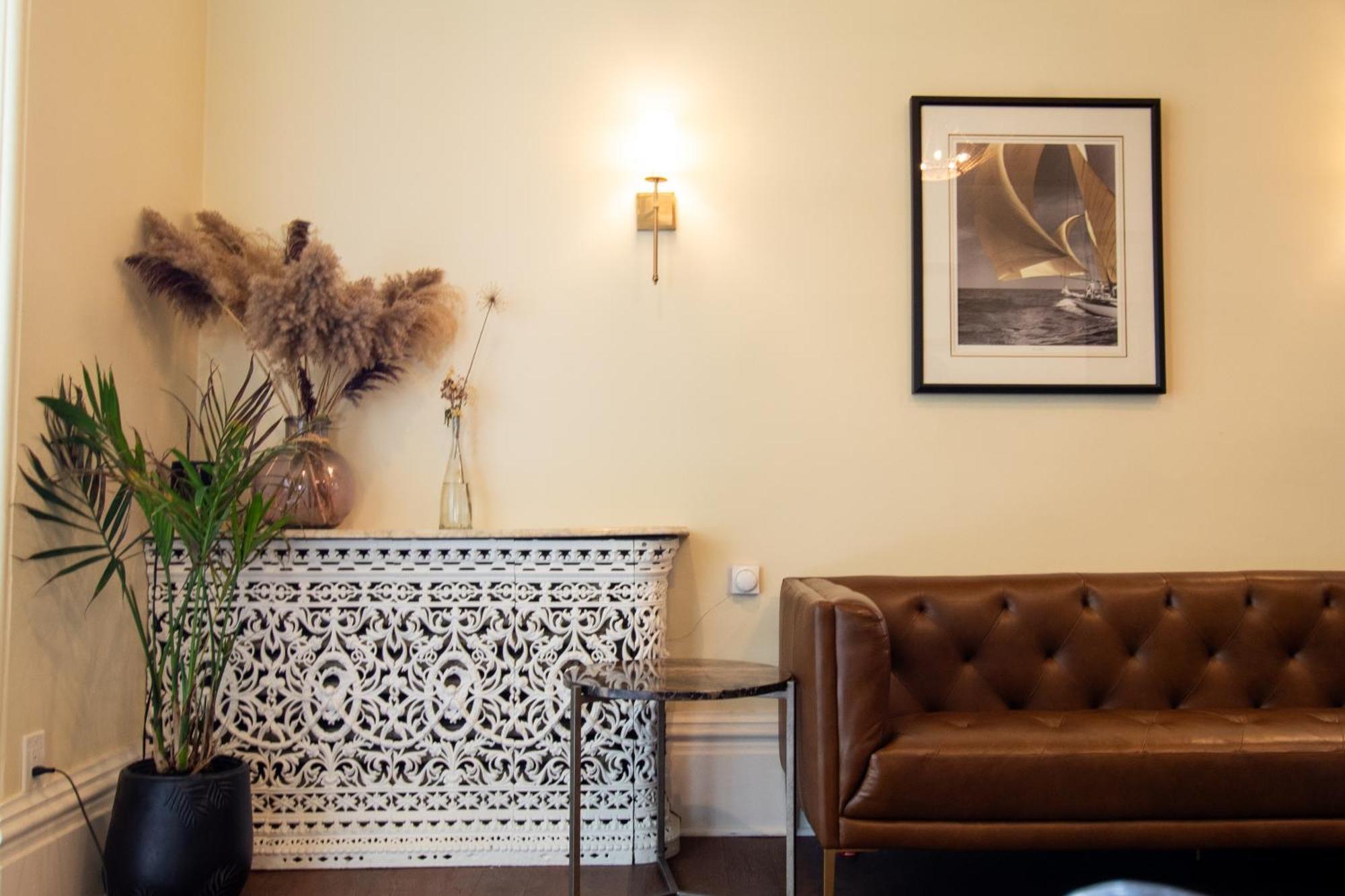 Hochelaga Inn Кингстън Екстериор снимка